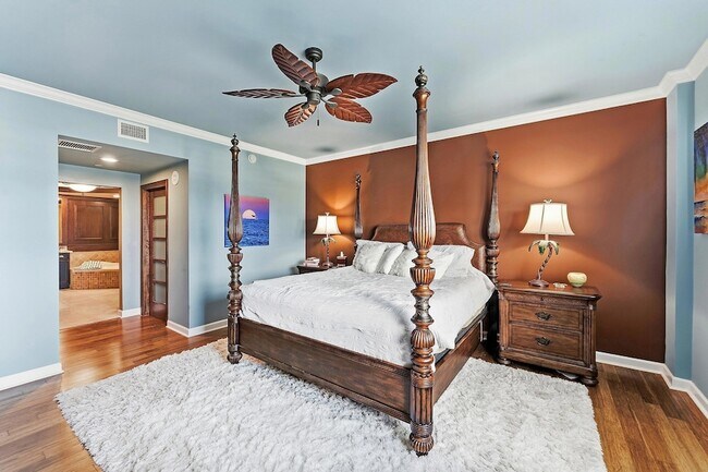 Building Photo - 2650 Lake Shore Dr