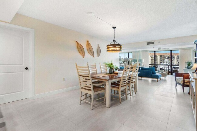 Building Photo - 2601 Marina Isle Way