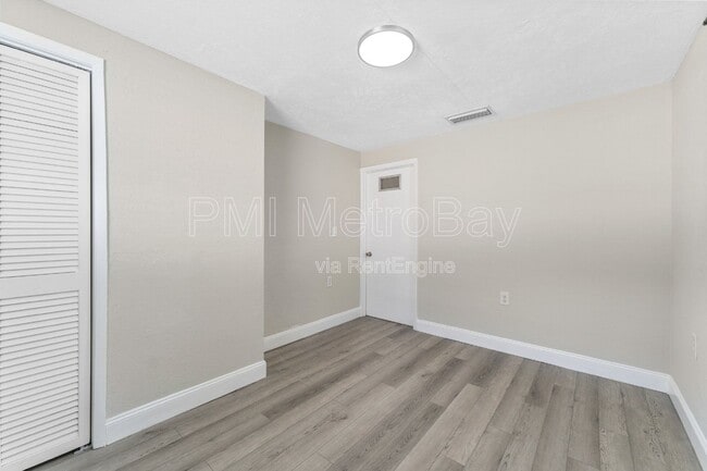 Building Photo - 6121 N Falkenburg Rd