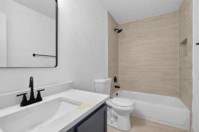 Building Photo - 4241 Meadowknoll Dr