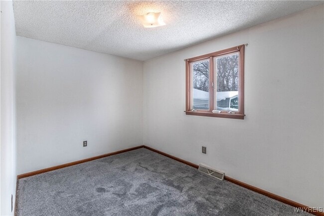 Building Photo - 194 Boncroft Dr