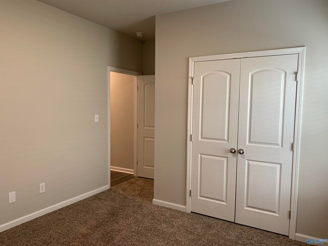 Building Photo - 223 Ivyleaf Dr