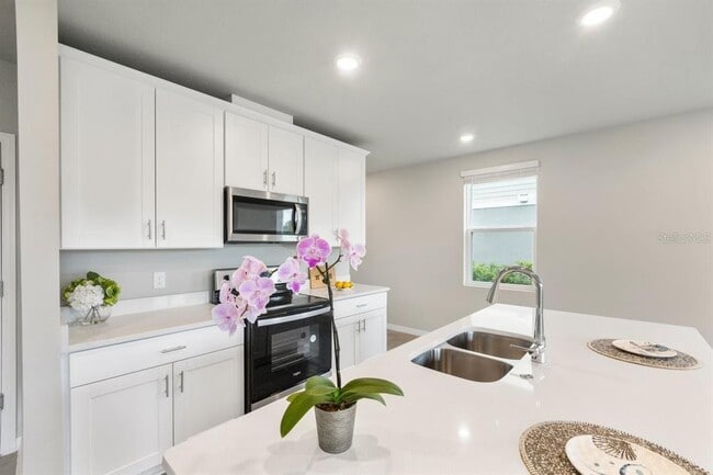 Building Photo - 726 Legacy Dr