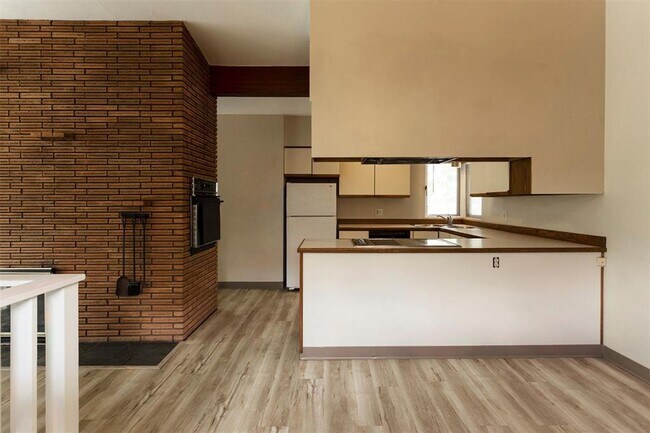 Building Photo - 640 Woodworth Ave