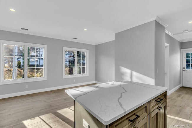 Building Photo - 156 W Broadway