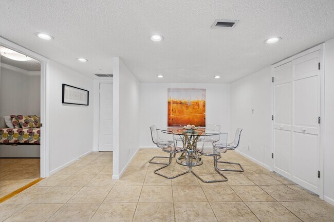 Building Photo - 5000 N Ocean Blvd