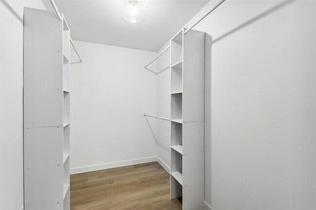 Building Photo - (55+) Newly Renovated 2br Condo in the Hea...