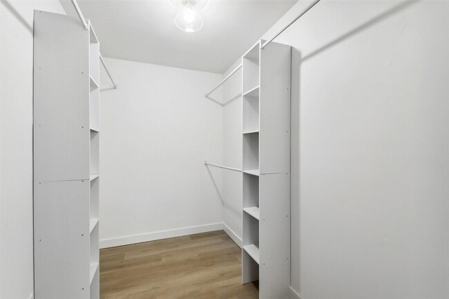 Building Photo - Newly Renovated 2br Condo in the Heather G...