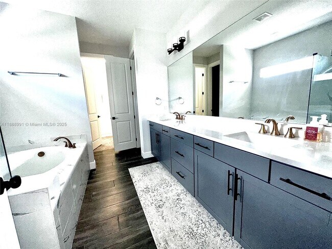 Building Photo - 4022 Large Leaf Ln