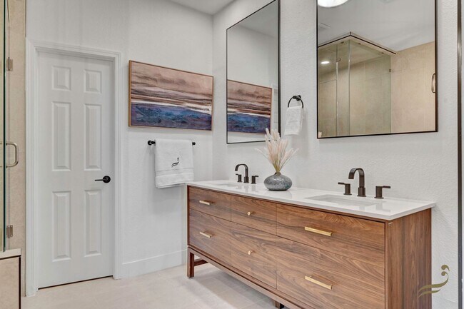 Building Photo - 3 Bedroom, 2.5 Bath Golf Course Home in Guard-Gated Canyon Gate