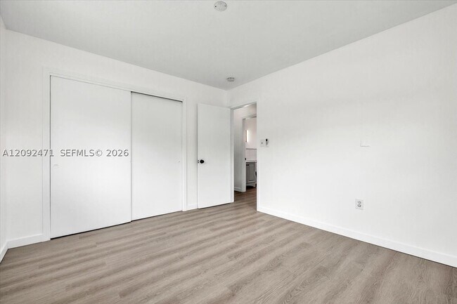 Building Photo - 2423 Jeffcott St