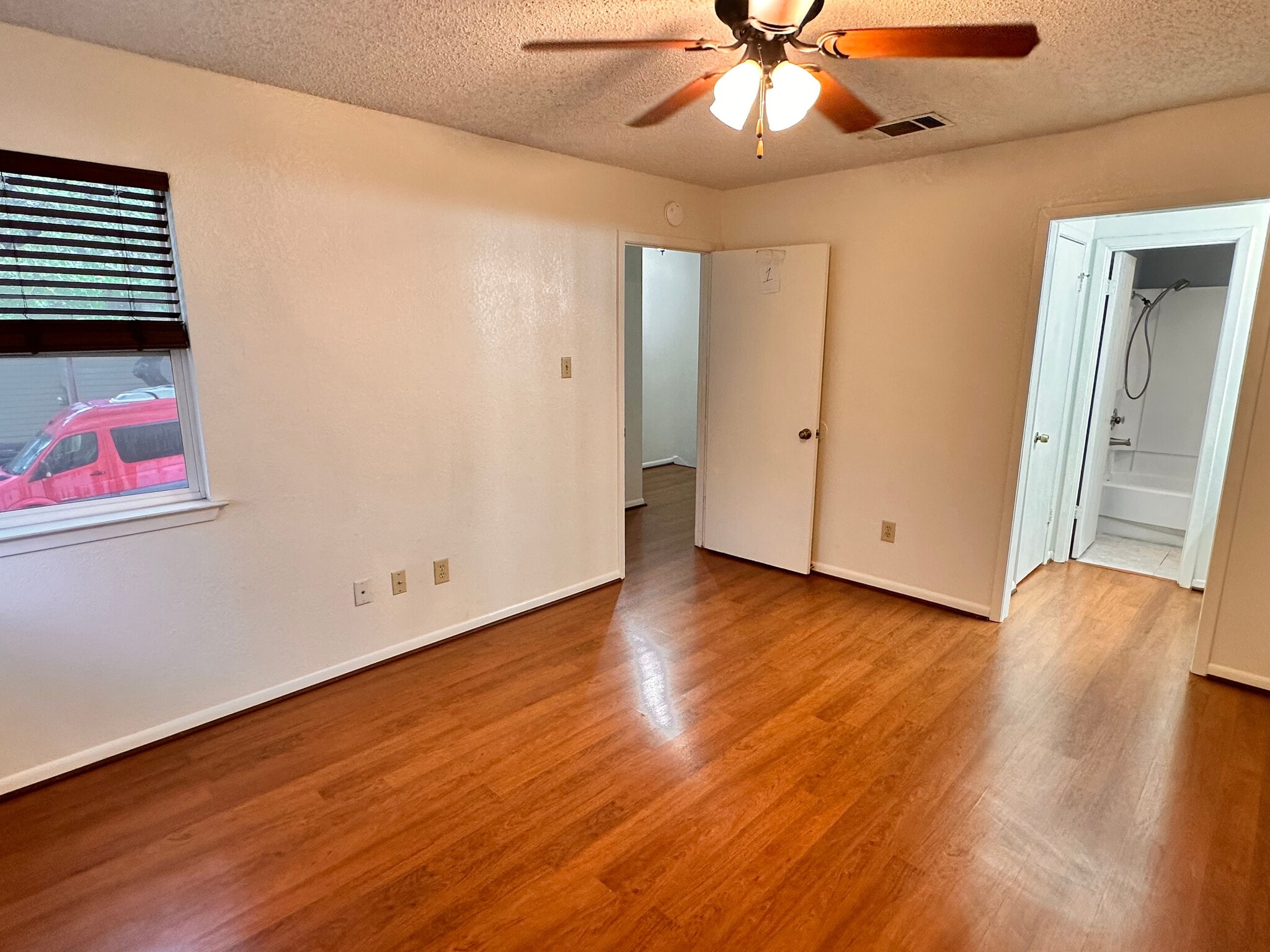 Building Photo - Room in Condo on Beauregard Cir