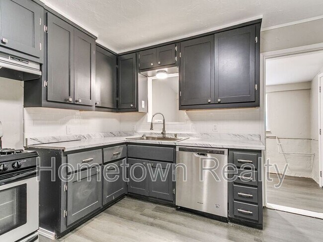 Building Photo - 220 E Jacobs Dr