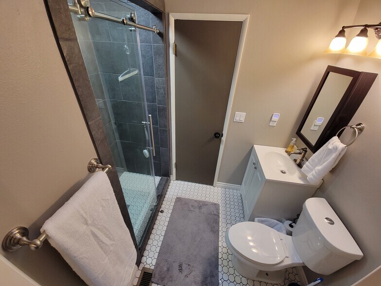 Master bathroom - 8111 NE 27th St