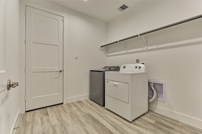 Building Photo - 14343 Red Ldg Trl
