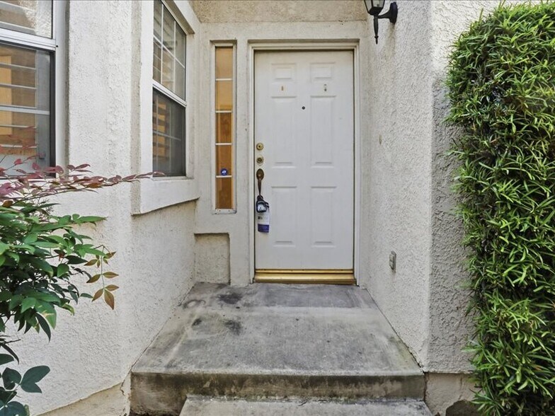 Building Photo - 356 Carrione Ct