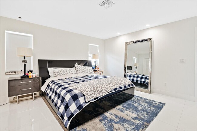 Building Photo - 21100 Highland Lakes Blvd