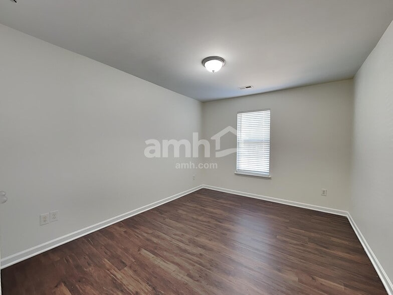 Building Photo - 2307 Sidney Porter Dr