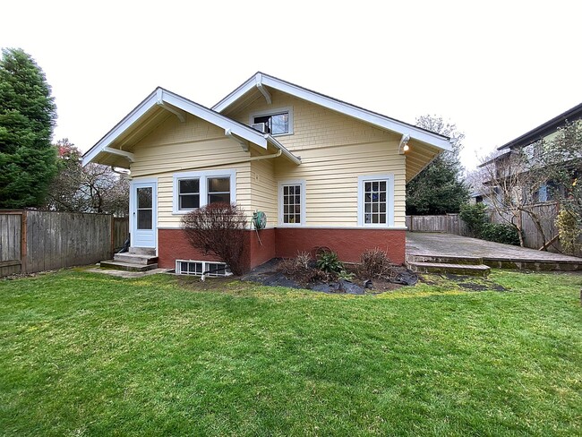 Building Photo - Fantastic Craftsman with great yard elevat...