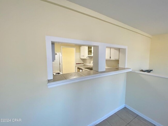Building Photo - Home Centrally Located in Marianna, FL