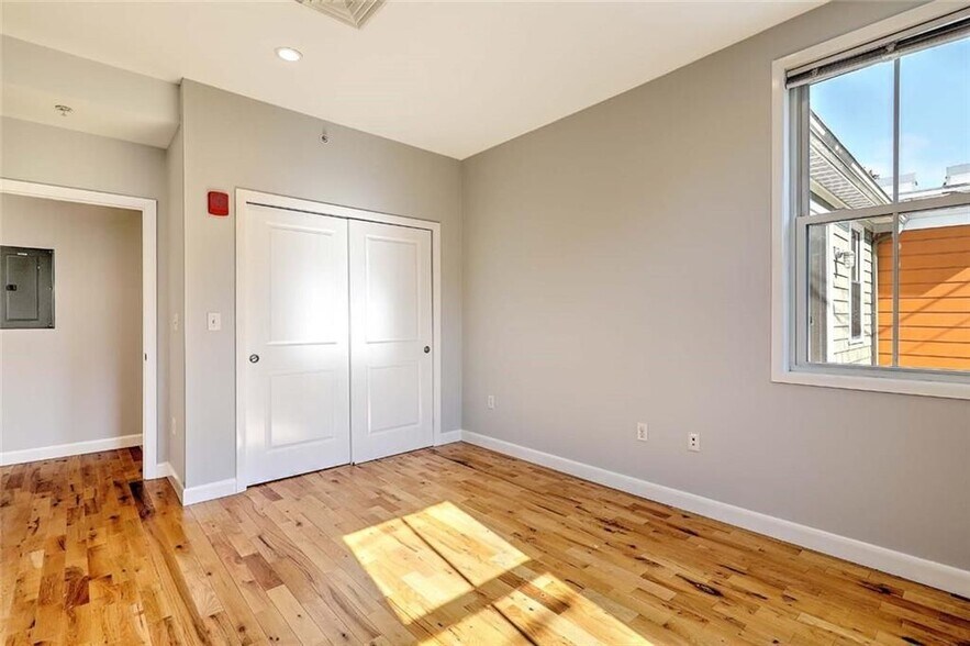 Building Photo - 400 Hope St