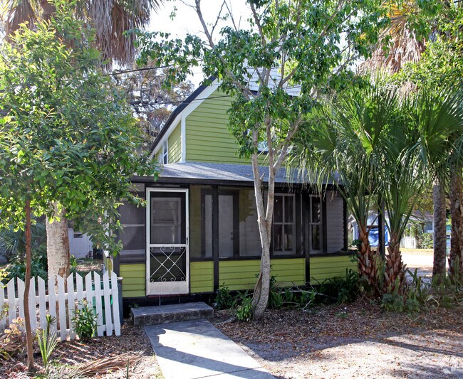 Building Photo - 1801 Riverview Dr