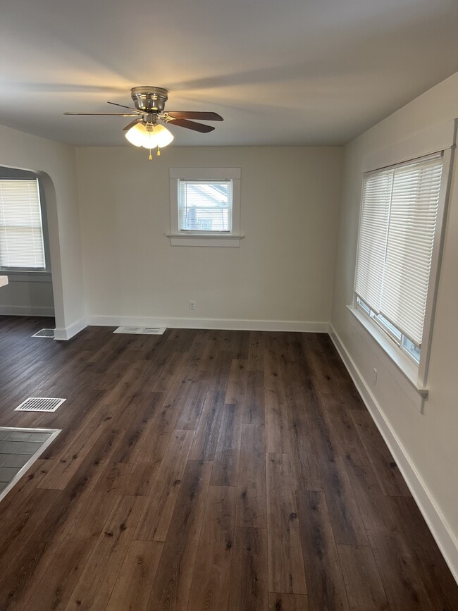 Building Photo - 1925 Brookline Ave