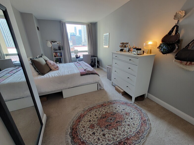 Building Photo - 33 W Ontario St