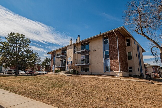 Building Photo - 2BD, 1BA Remodeled Westminster Condo. One Parking Spot. Washer/ Dryer Included.