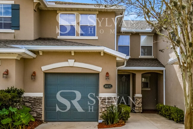 Building Photo - You'll love this well maintained townhouse!