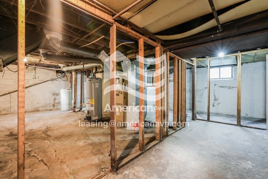 Building Photo - 522 E 3rd St