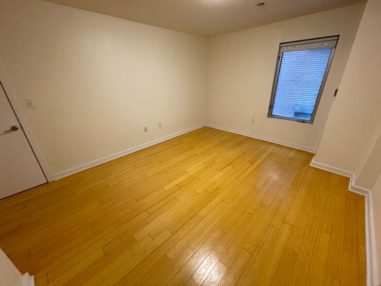 Building Photo - 32 Boylston St