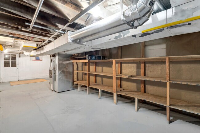 Building Photo - 631 Clover Ln