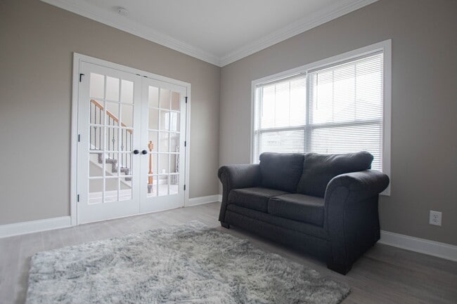 Building Photo - Pet Friendly Four Bedroom!