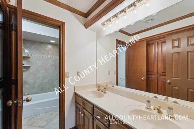 Building Photo - 11100 W Country Dr