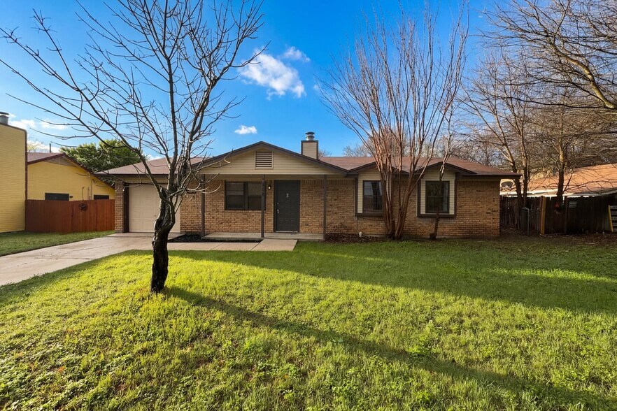 Building Photo - 908 Hackberry St