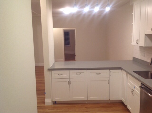 Building Photo - 3549 Lakeshore Ave