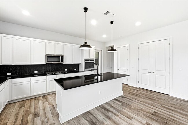 Building Photo - 7801 Donnelley Dr