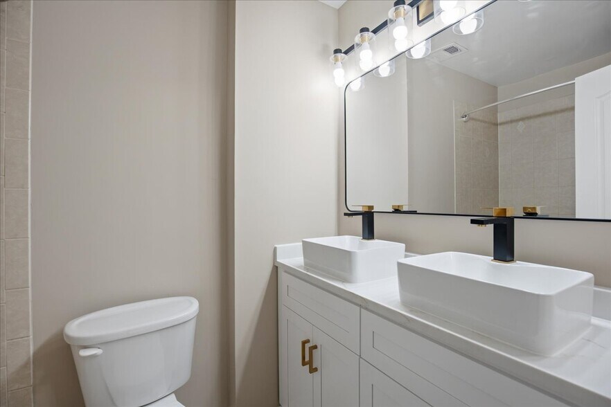 Building Photo - 1501 Chatham Colony Ct