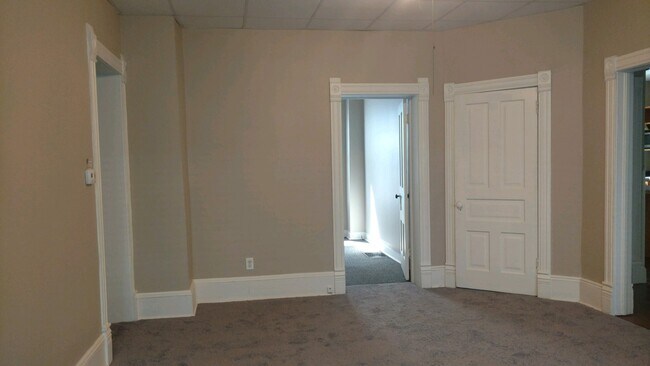 Building Photo - 703 W Olive St