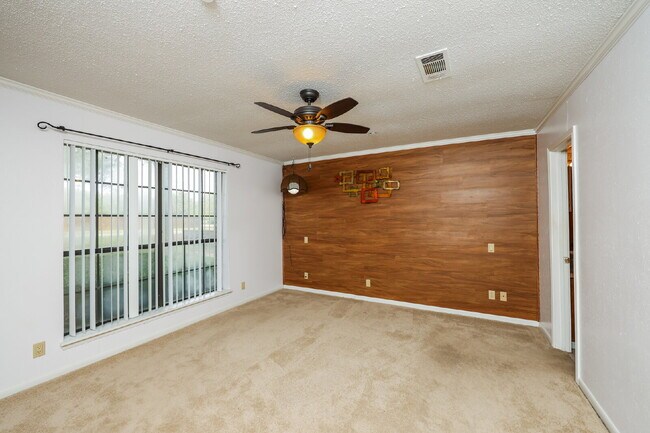 Building Photo - 534 Aspendale Dr