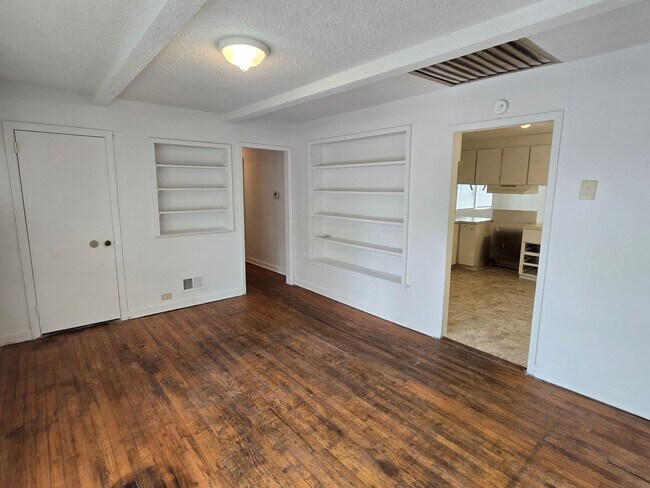 Building Photo - Decker Boulevard-International Corridor