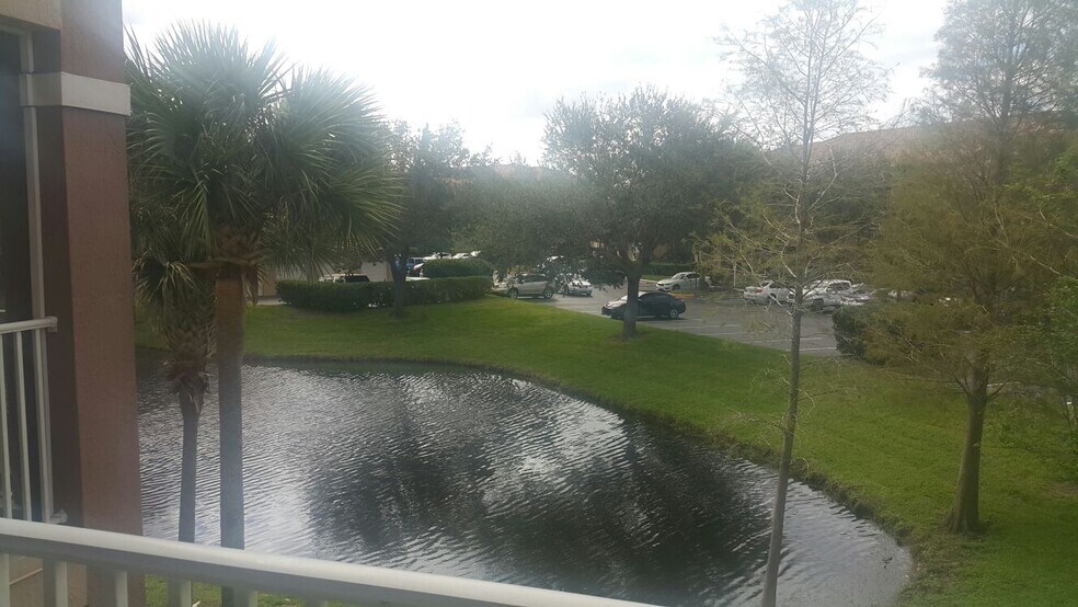 Building Photo - 14036 Fairway Island Dr