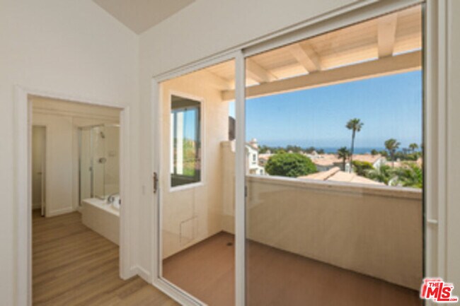Building Photo - 6465 Zuma View Pl