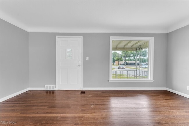 Building Photo - 22750 Tracy Ave