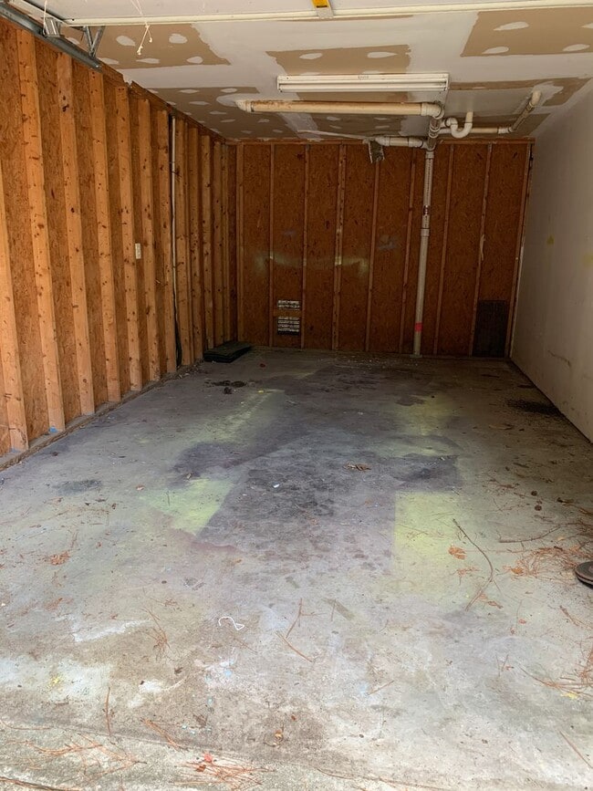 Building Photo - 2114 Wisteria Dr
