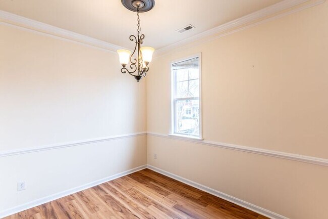 Building Photo - 2455 N Berkshire Rd