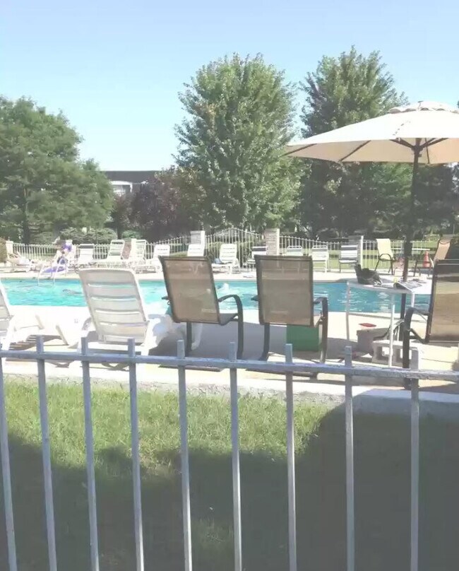 Building Photo - 5001 Carriage Way Dr