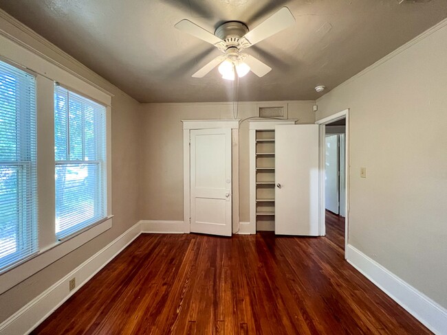 Building Photo - PET FRIENDLY Recently Updated 4-Bedroom, 3...