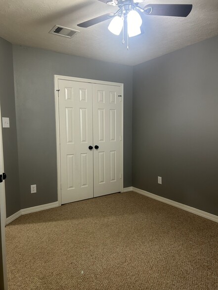 Building Photo - 3527 Pine Valley Dr